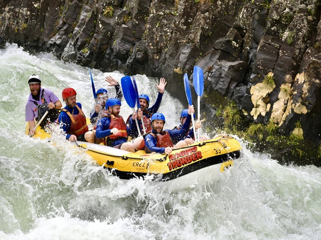 【タリー川  1日ラフティングツアー】Raging Thunder Adventures（英語ツアー）