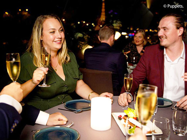 ゆったり2時間15分！川から眺める、美しいイルミネーションの街並み	