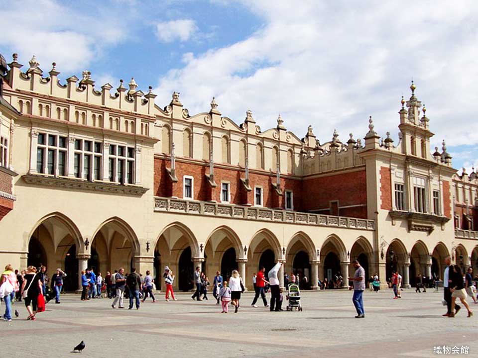 クラクフ市内観光付きプランなら、旧市街、ヴァヴェル城、聖マリア教会などへもご案内