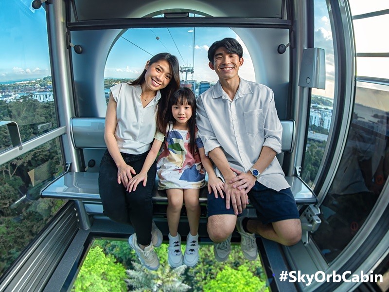 スカイオーブ・キャビン:世界初のクローム仕上げ球体型ケーブルカーキャビンで空の旅へ!
