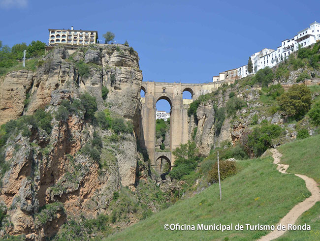 歴史を物語るアンダルシアの田舎町をガイドの案内でくまなく散策!