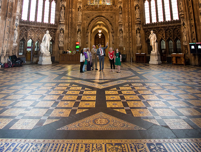 日本語で案内できる唯一の英国公認ガイドがご案内