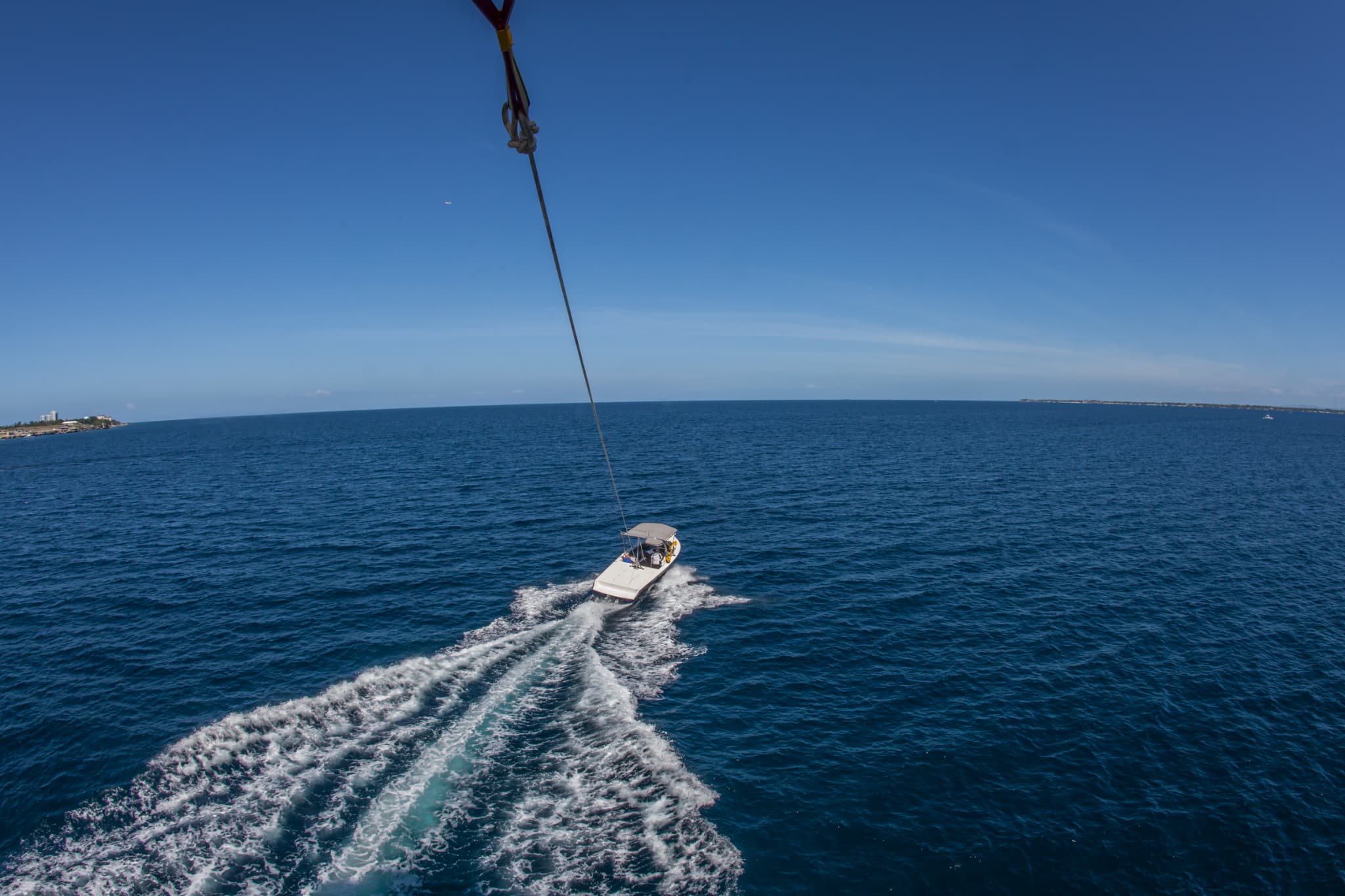 【マリンアクティビティ】セブ島で爽快ジェットスキー体験！＆大人気パラセーリングで空中散歩！＜ホテル往復送迎付き／免許不要／日本語対応＞ ～午前発・午後発から選択可能～