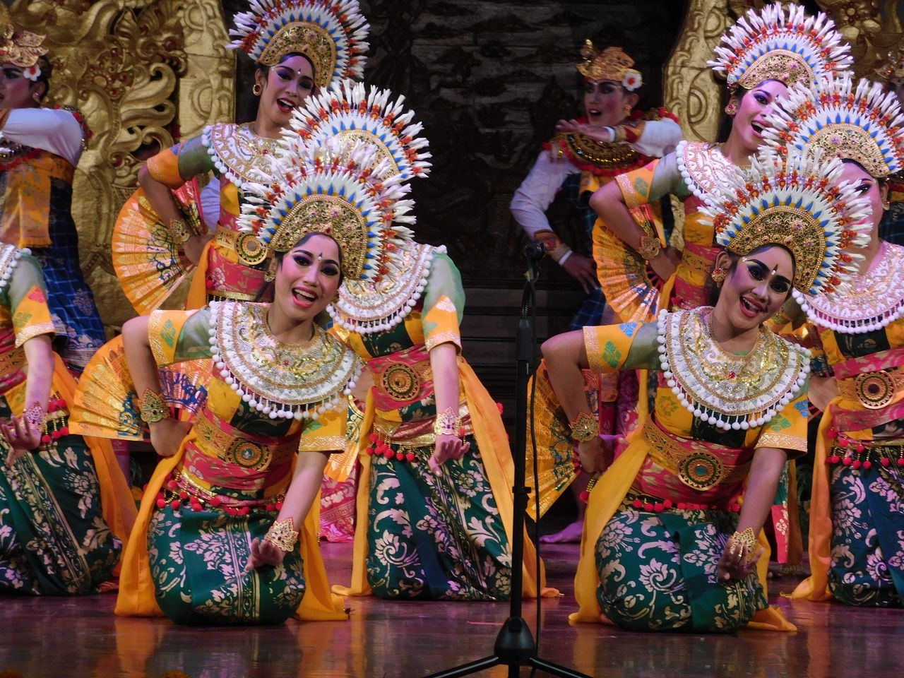 バリ芸能の最高峰・ティルタサリ舞踊団