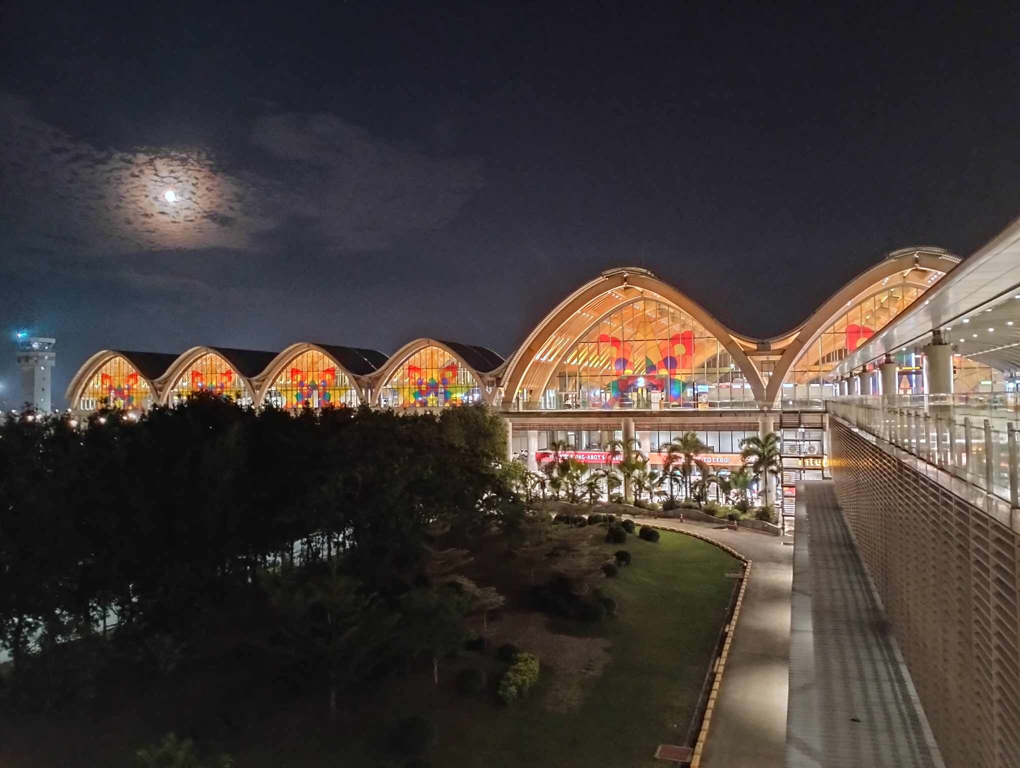 移動もスムーズ！安心の空港直行送迎付き