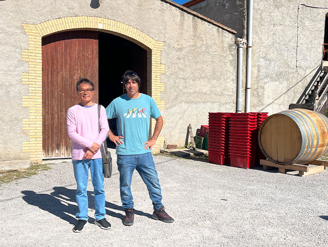 ローカルに愛されている小さなオーガニック・ワイナリーでワインの製造過程を見学!