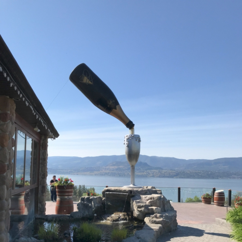 【宿泊付き】バンクーバー発ロッキー絶景とワイナリーを巡る旅《英語ツアー / 多言語自動音声ガイド / バンクーバー発着》			