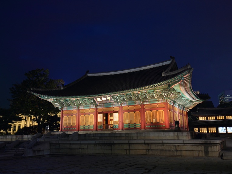 徳寿宮夜間観覧で幻想的な宮殿美を満喫