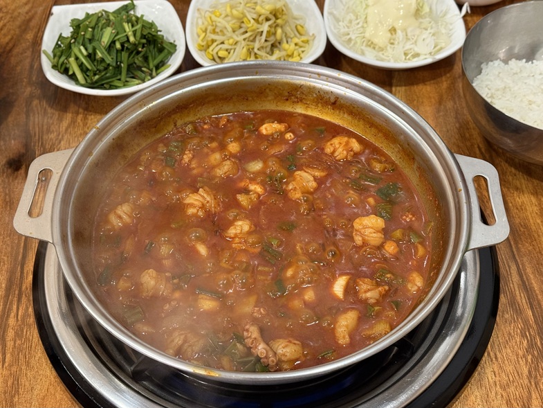 🍴 夕食のナッコプセ(テナガダコ・ホルモン・エビの辛炒め) 🍴