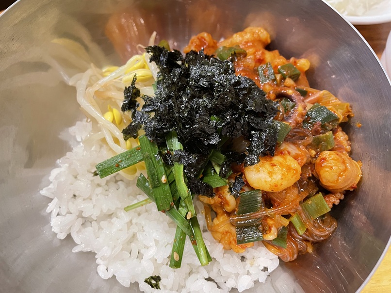 🍴 夕食のナッコプセ(テナガダコ・ホルモン・エビの辛炒め) 🍴