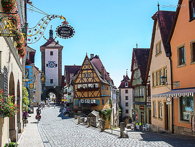 日本語ドライバーガイドの案内で小さなかわいらしい村々を巡ります。