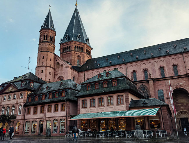日本語の観光ガイドをチャーターしてマインツを巡るツアーです。
