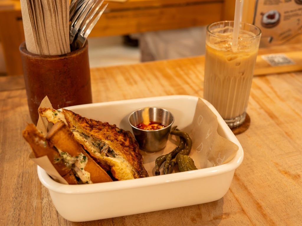 グリーンあふれるカフェでランチ