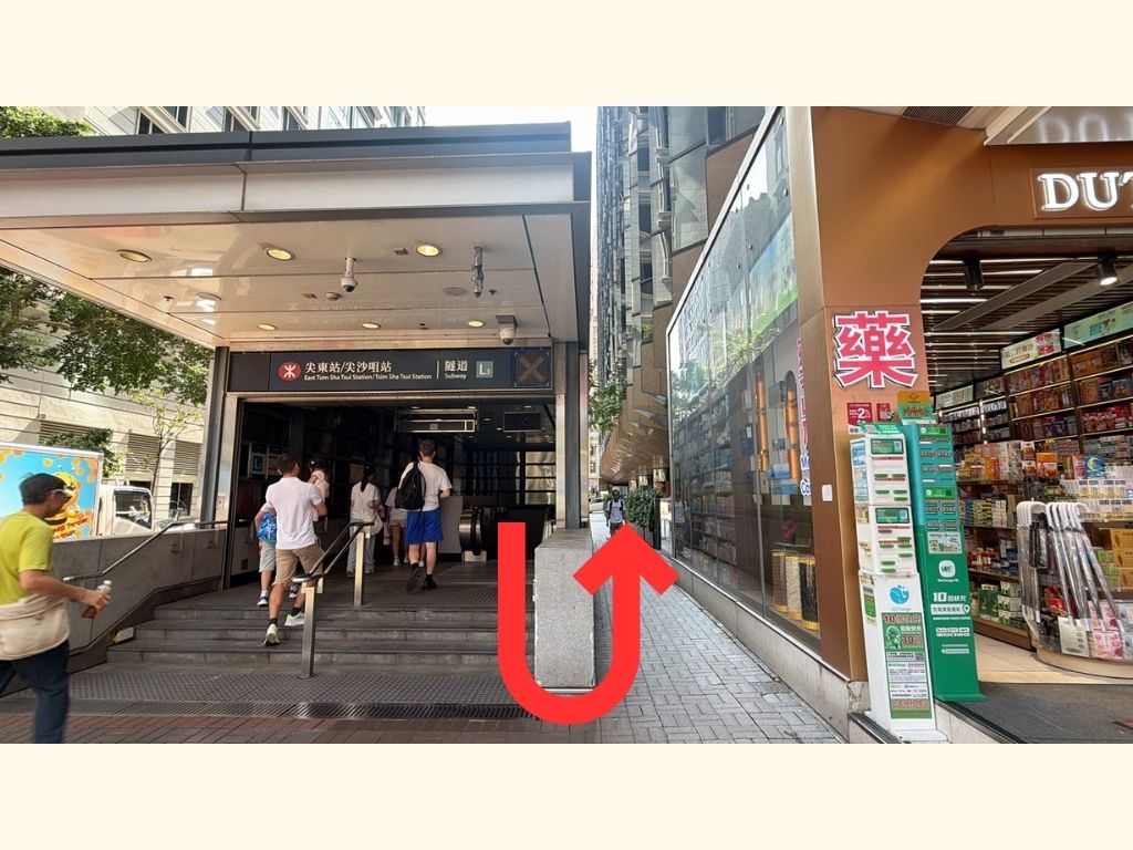 乗車場所ポイント② 9:20出発 漢口道 Hankow Road、ザ・ペニンシュラ アーケード前
