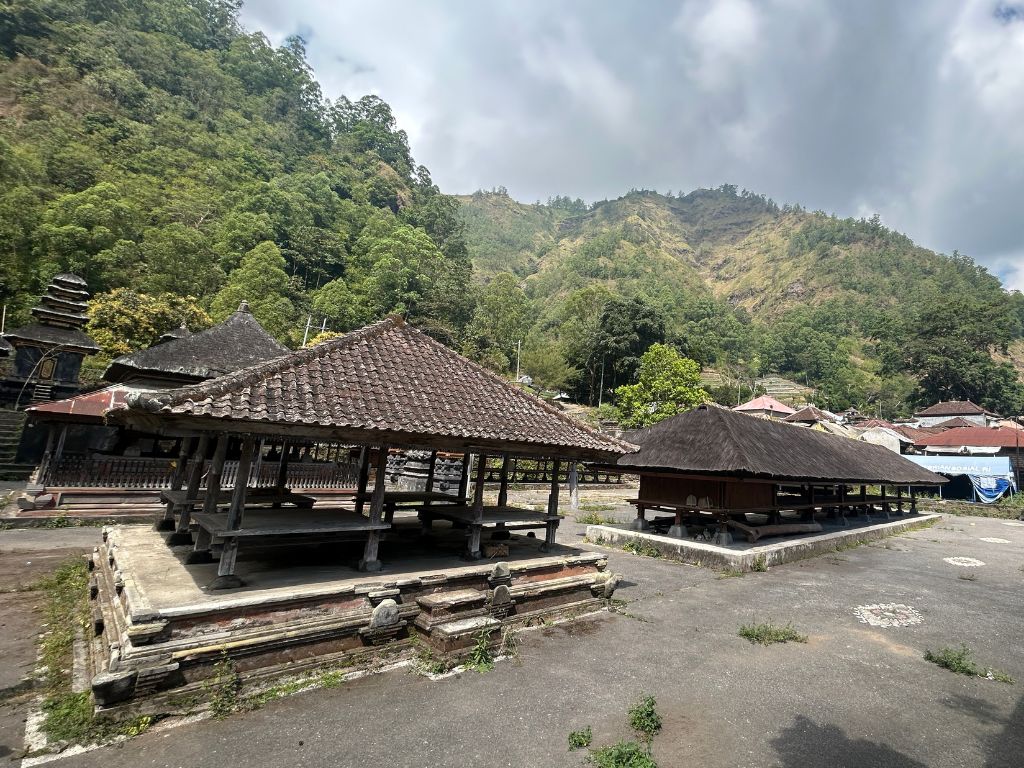 トゥルニャン村