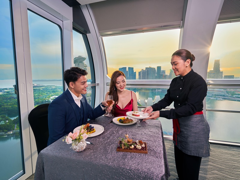 【夜景観賞＋世界最大級の観覧車での4コースディナー】165 スカイダイニング・ バイ・シンガポールフライヤー