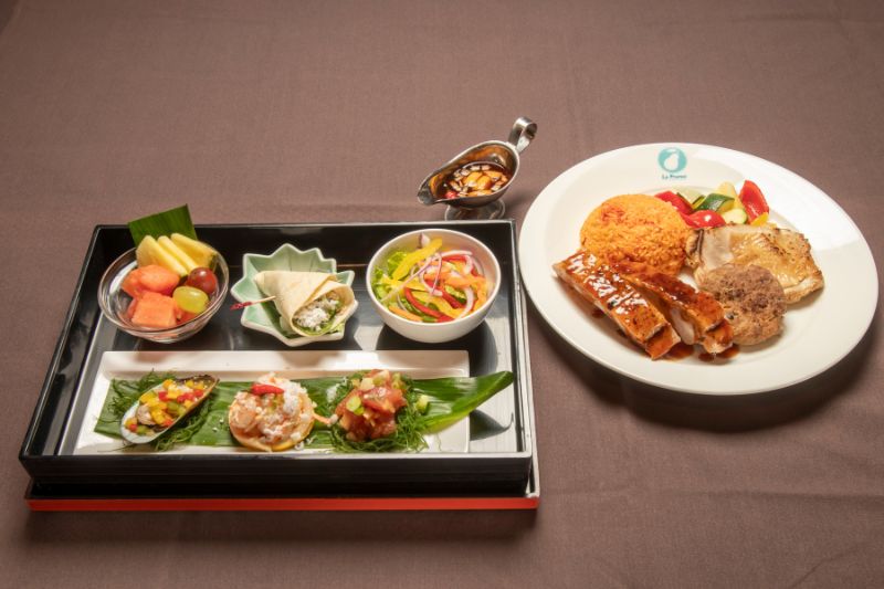 お料理はバイキングディナーまたはBBQフィエスタプレートをご用意