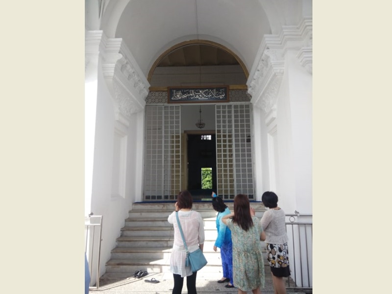 マレーシア屈指の美景!アブバカールモスクを外観から見学