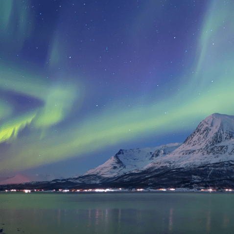 夜空を彩るオーロラと出会う　極北の地をめぐる旅