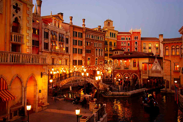 東京ディズニーシー・ホテルミラコスタ外観（イメージ）夜景