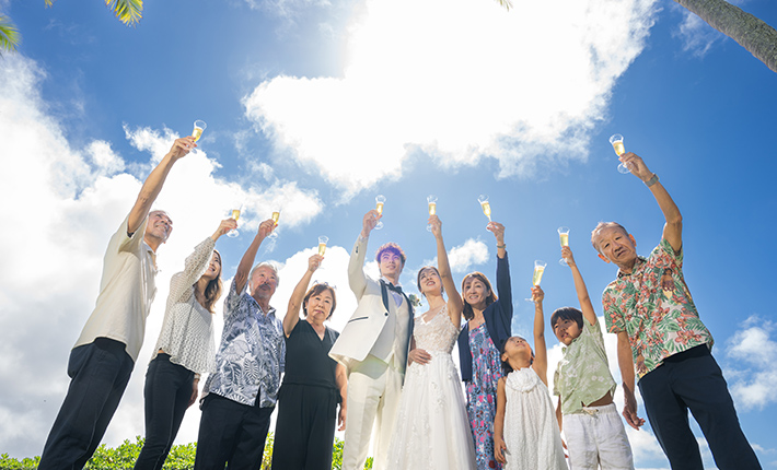 �ԁX��΂̎Ő���w�i�ɁA��؂Ȑl�����ƏΊ�̈ꖇ