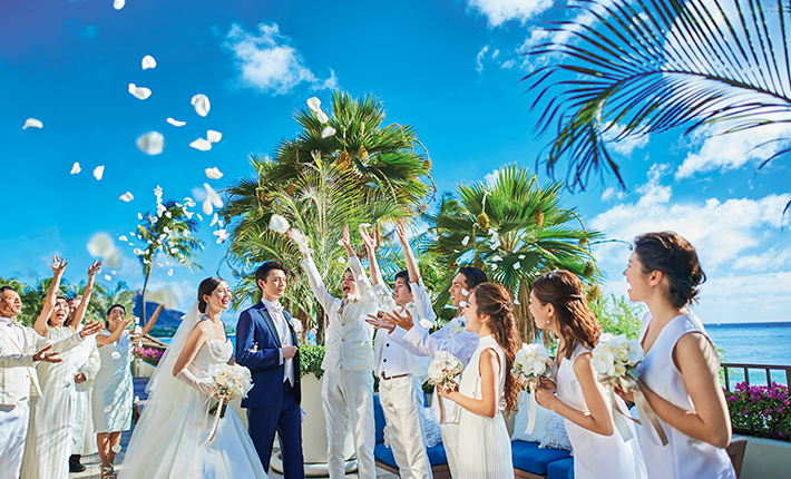 �C���ڂ̑O�ɍL���郉�i�C�ő�؂ȃQ�X�g����̏j���^�C��