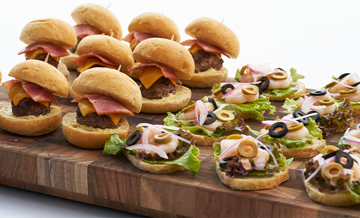 16:45�����̃p�[�e�B�ł̓J�W���A���Ɋy���ރr���b�t�F���j���[�����p��