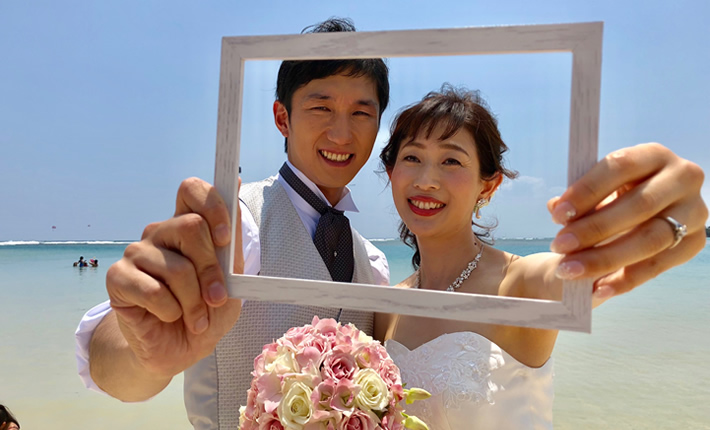 �������i