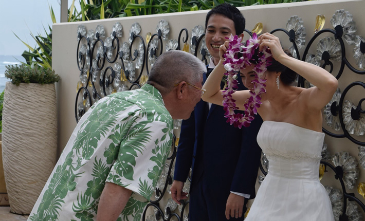 �������i